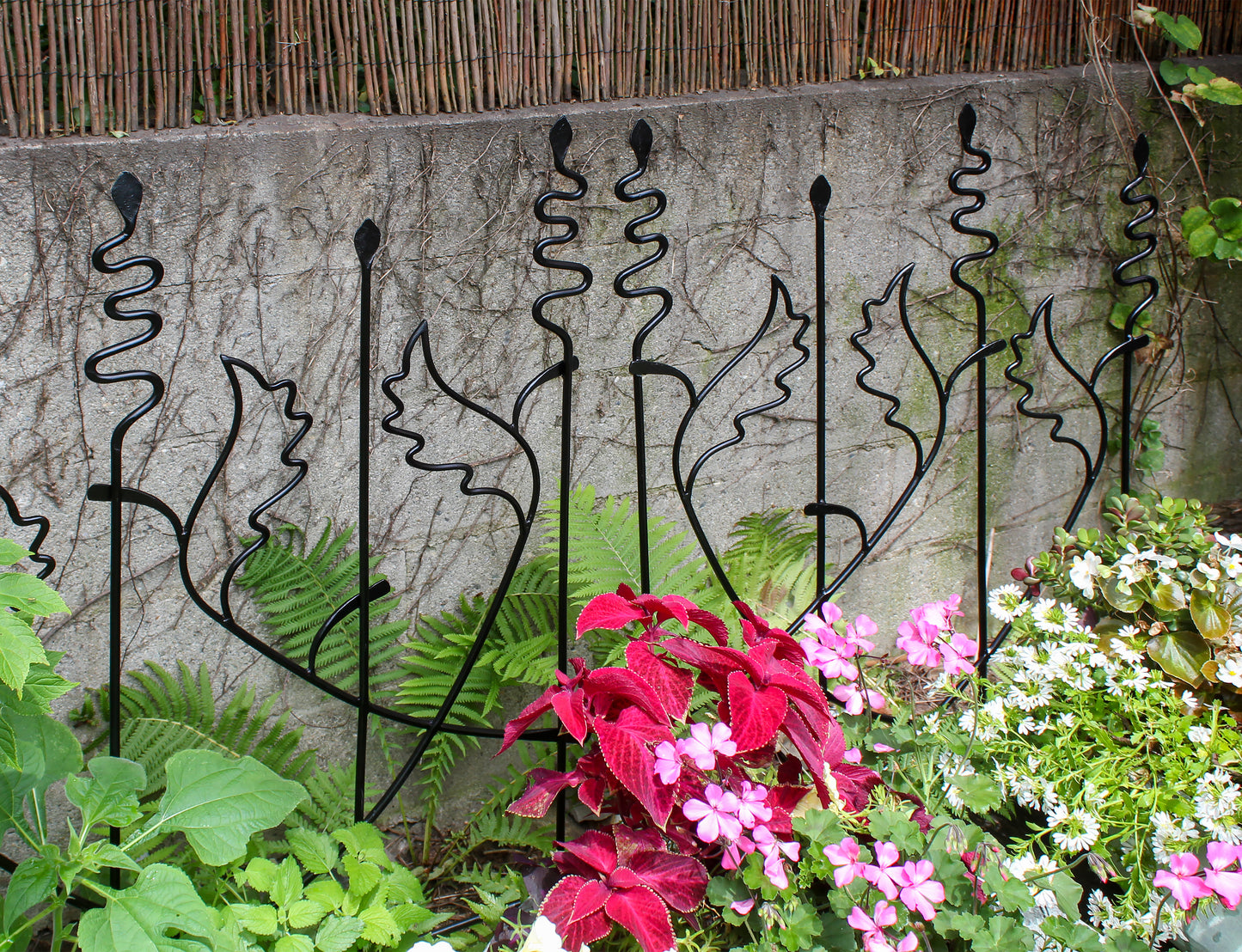 Acanthus Fence Trellis